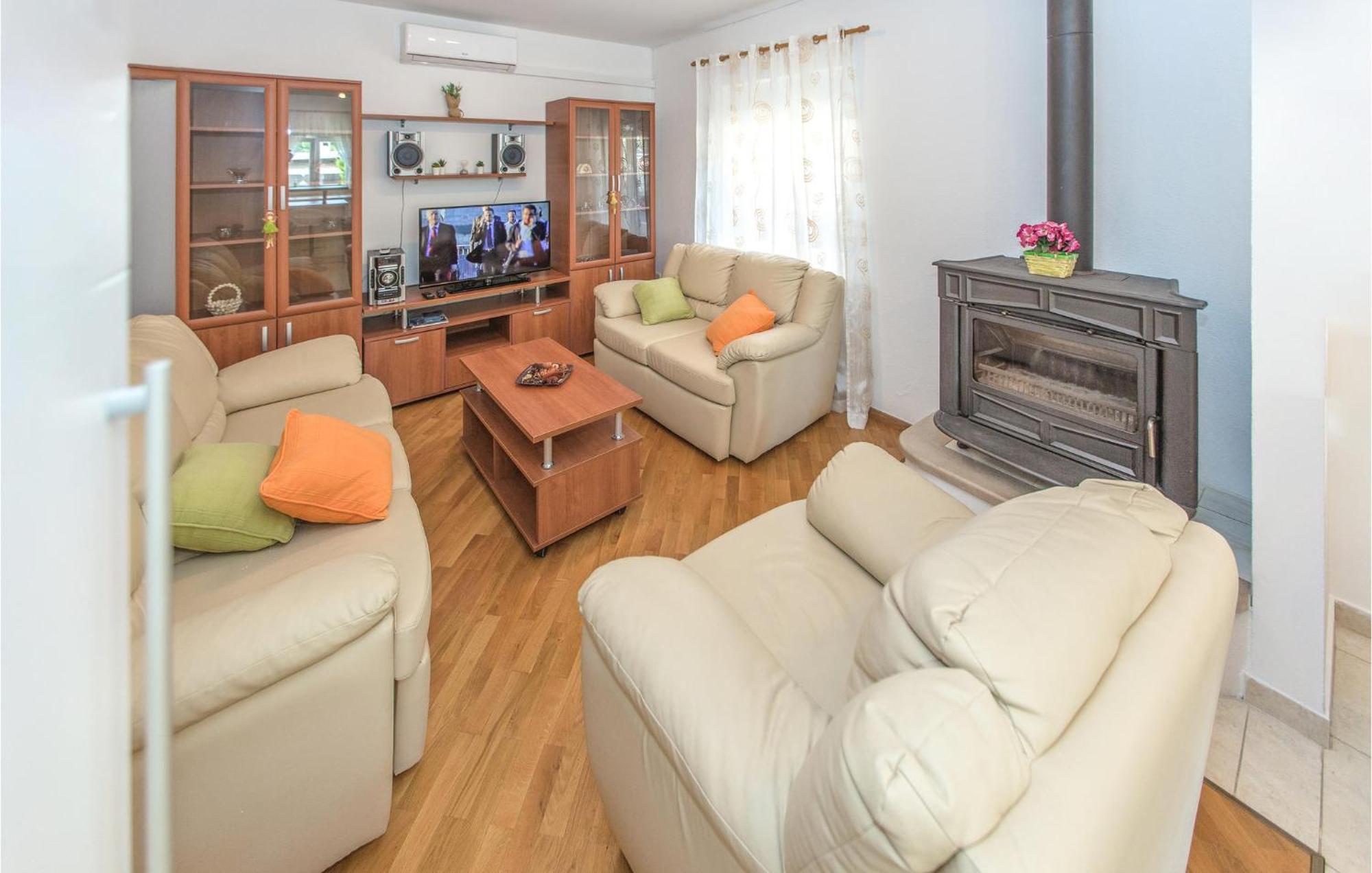3 Bedroom Lovely Home In Plat Mlini Exterior foto